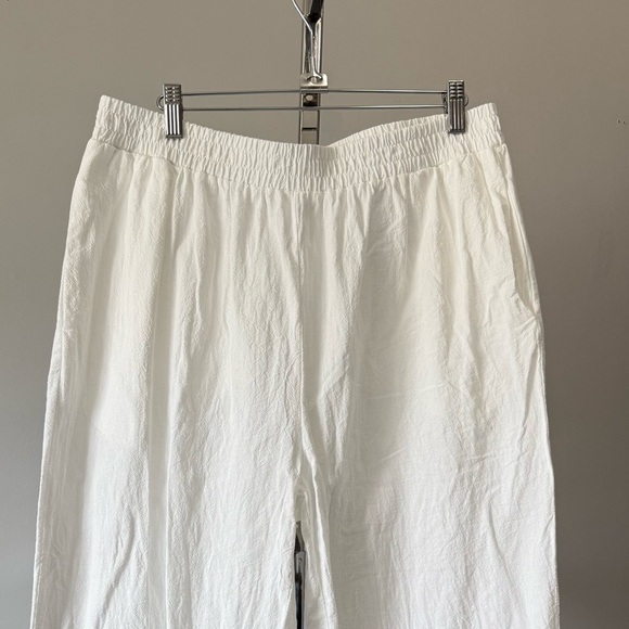 White harem pants crafted from 100% breathable cotton, with lace at the ankles. - Picture 3 of 15